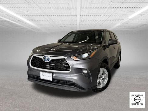 Used 2023 Toyota Highlander LE AWD/4WD image 1