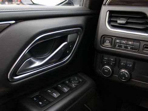 Used 2023 Chevrolet Suburban Z71 w/ Luxury Package image 26