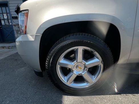 Used 2013 Chevrolet Tahoe LT w/ Luxury Package AWD/4WD image 2