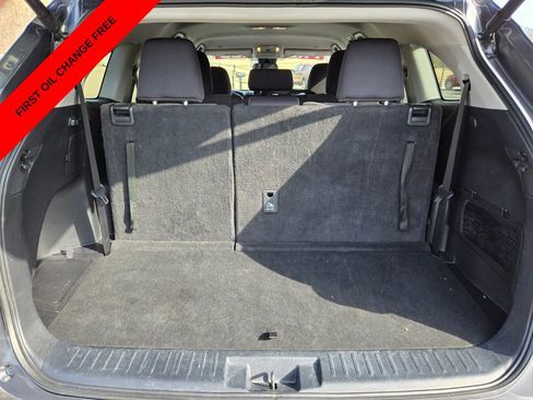 Used 2024 Toyota Highlander LE AWD/4WD image 17