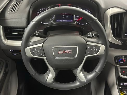 Certified 2022 GMC Terrain SLT FWD image 3