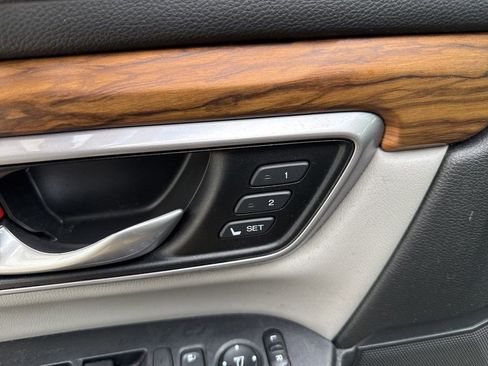 Used 2018 Honda CR-V Touring image 10