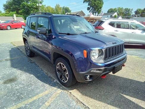 Used 2016 Jeep Renegade Trailhawk w/ Premium Trailhawk Package AWD/4WD image 2