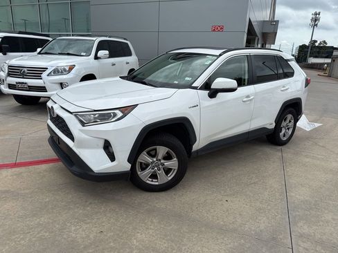 Used 2020 Toyota RAV4 XLE w/ Convenience Package AWD/4WD image 1