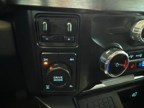 Used 2024 Ford F250 Lariat w/ Sport Appearance Package AWD/4WD image 21