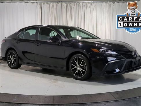 Used 2023 Toyota Camry SE image 2
