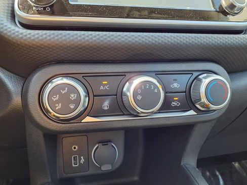 Used 2025 Nissan Kicks Play S FWD image 8