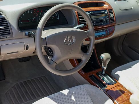 Used 2003 Toyota Camry XLE image 12