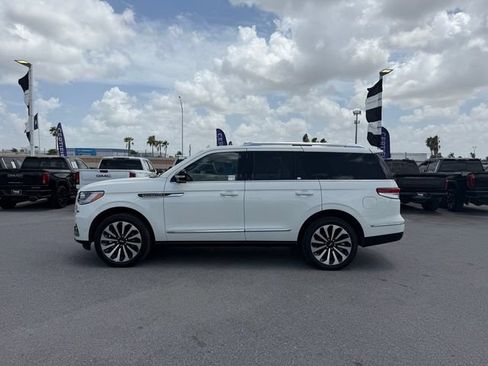 Used 2023 Lincoln Navigator Reserve AWD/4WD image 8