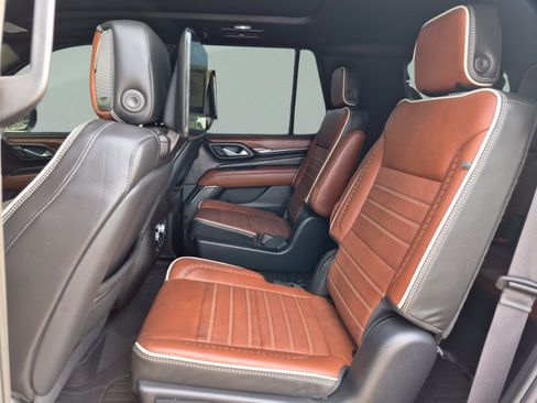 Used 2023 GMC Yukon Denali Ultimate w/ LPO, Floor Liner Package AWD/4WD image 22