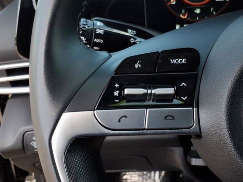 Used 2023 Hyundai Elantra Limited image 39