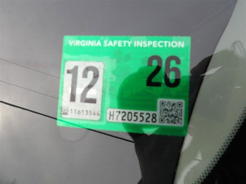 Used 2020 Nissan Versa SR w/ Convenience Package image 24