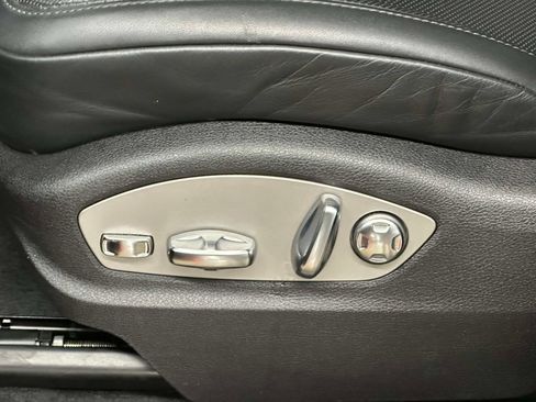 Used 2024 Porsche Macan AWD/4WD image 13