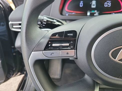 Used 2025 Hyundai Elantra SE FWD image 15