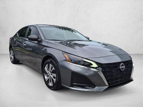 Certified 2025 Nissan Altima 2.5 S FWD image 3
