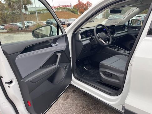 New 2026 Volkswagen Tiguan SE image 4