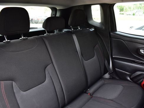 Used 2017 Jeep Renegade Trailhawk AWD/4WD image 19