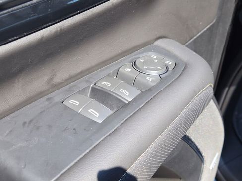 Used 2025 Chevrolet Suburban Premier image 29