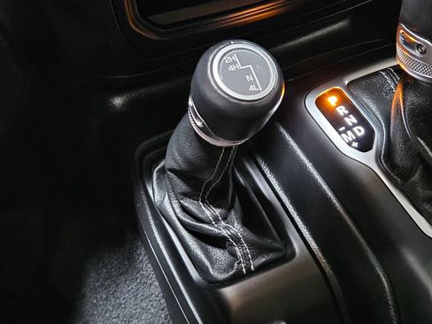 Used 2020 Jeep Gladiator Overland AWD/4WD image 33