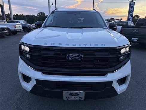 New 2025 Ford Expedition Active image 2