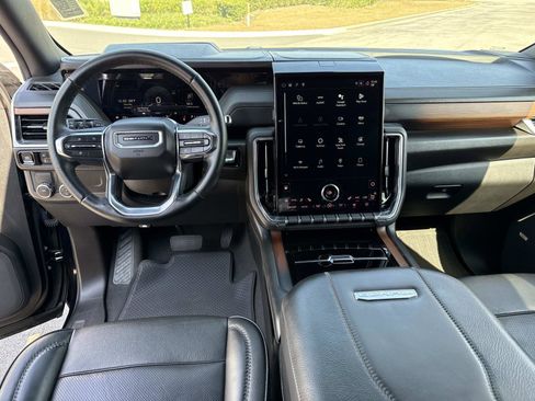 Used 2025 GMC Yukon Denali image 17