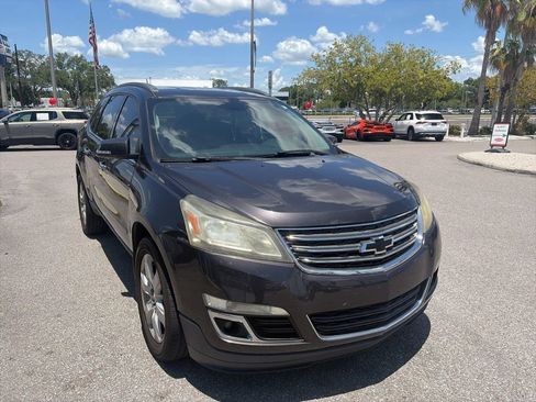 Used 2016 Chevrolet Traverse LT w/ Style and Technology Package FWD image 3