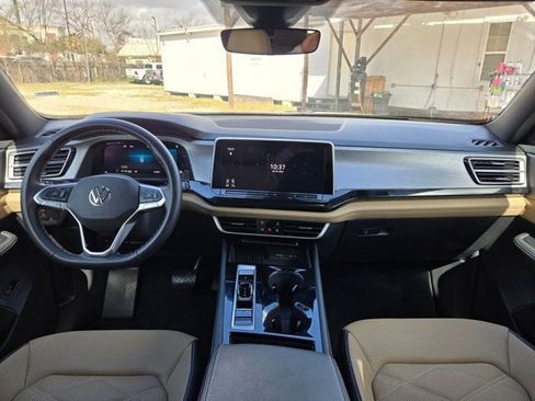 Used 2025 Volkswagen Atlas Cross Sport SE image 24