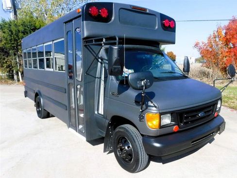 Used 2003 Ford E-450 and Econoline 450 Super Duty image 2