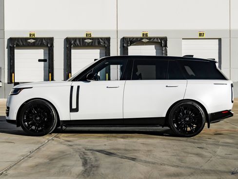 Used 2023 Land Rover Range Rover Long Wheelbase Autobiography image 5