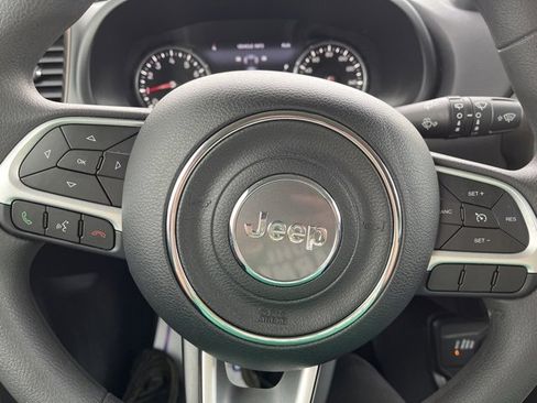 Used 2023 Jeep Renegade Latitude image 18