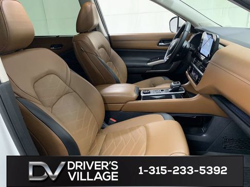 Used 2023 Nissan Pathfinder Platinum w/ Cargo Package AWD/4WD image 25