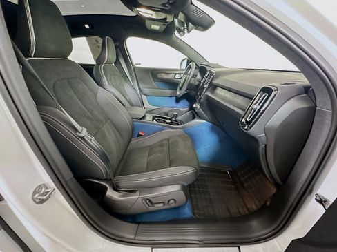 Used 2023 Volvo C40 P8 Recharge Plus w/ Climate Package image 32