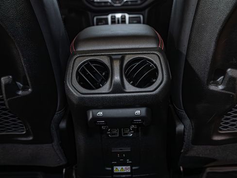 Used 2025 Jeep Wrangler Unlimited Rubicon AWD/4WD image 22