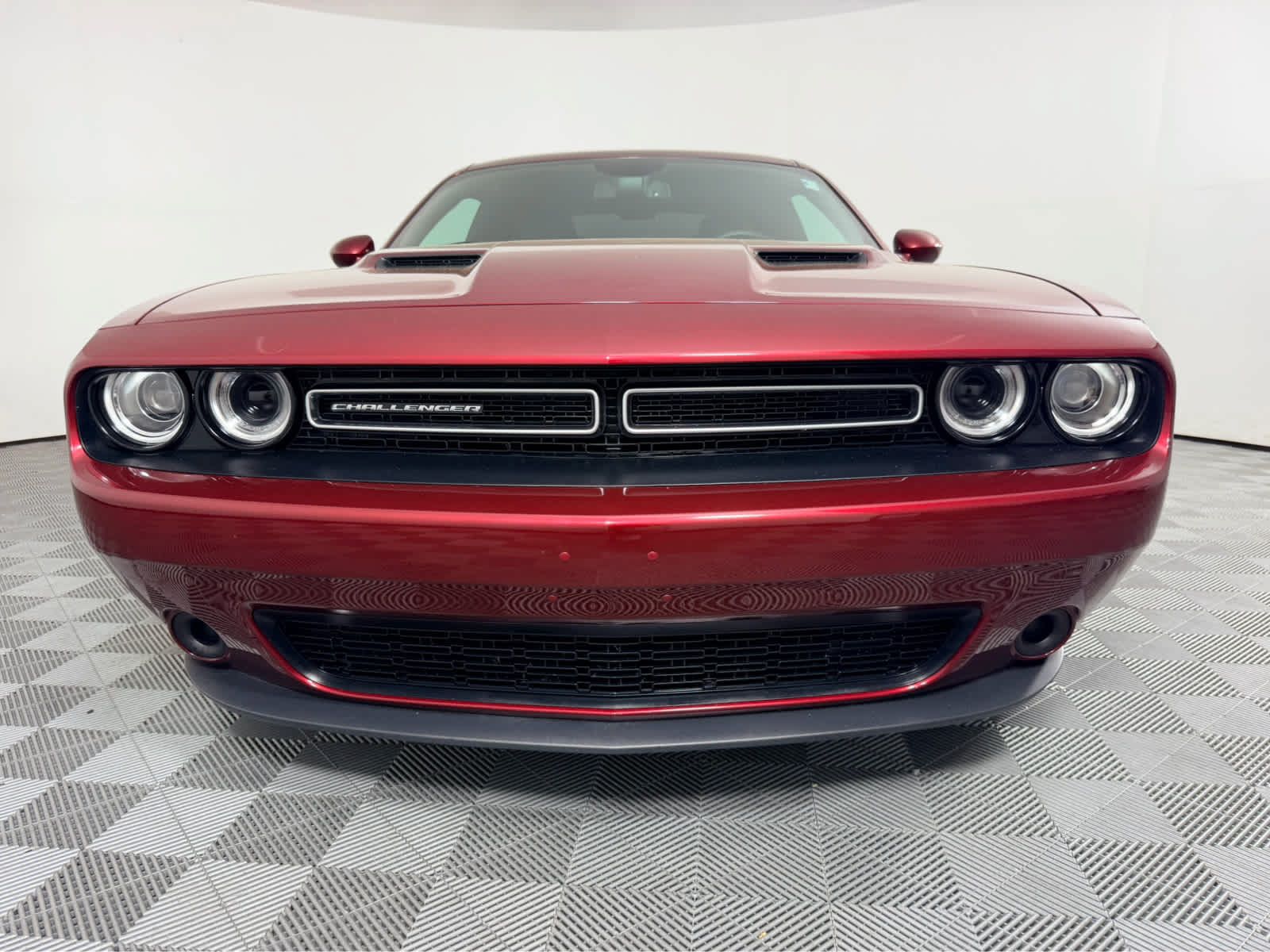 Used 2020 Dodge Challenger SXT RWD image 8