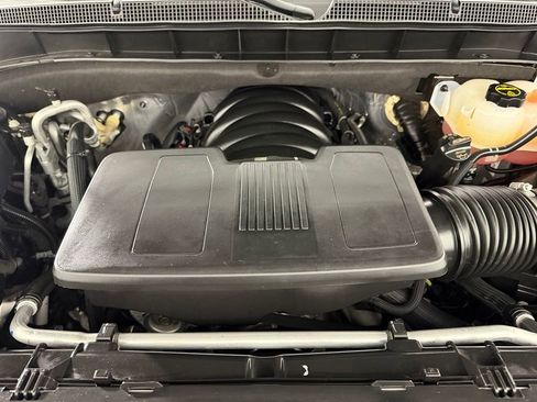 Used 2025 Chevrolet Suburban Z71 AWD/4WD image 37