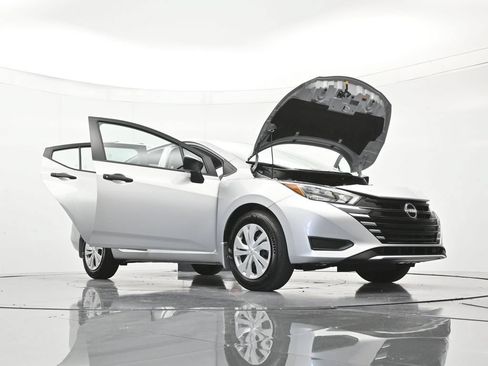Used 2025 Nissan Versa S FWD image 49