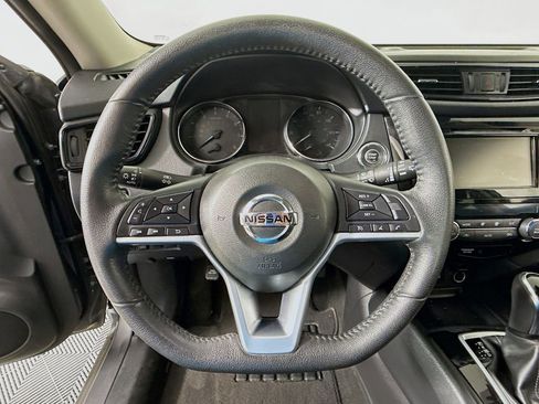 Used 2020 Nissan Rogue SV image 11