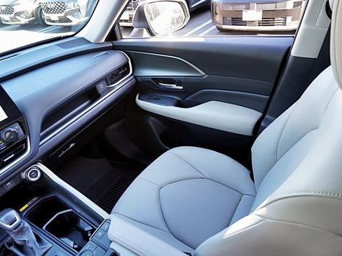 Used 2025 Toyota Grand Highlander AWD Hybrid image 23