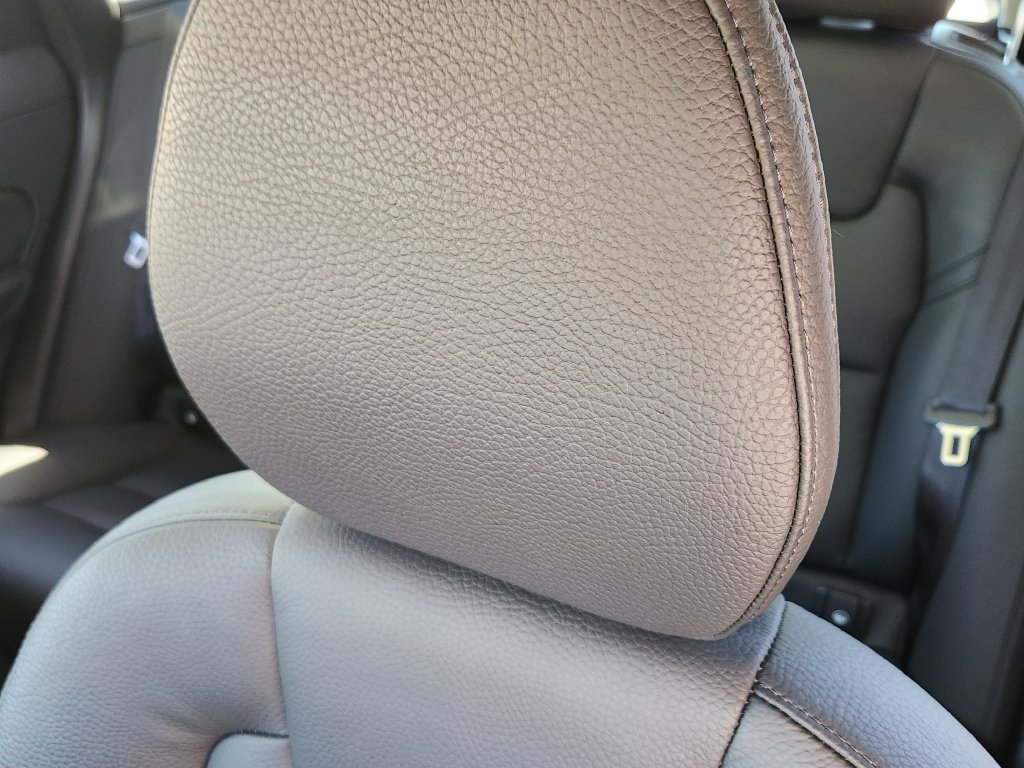 Used 2025 Volvo XC60 B5 Plus AWD/4WD image 6
