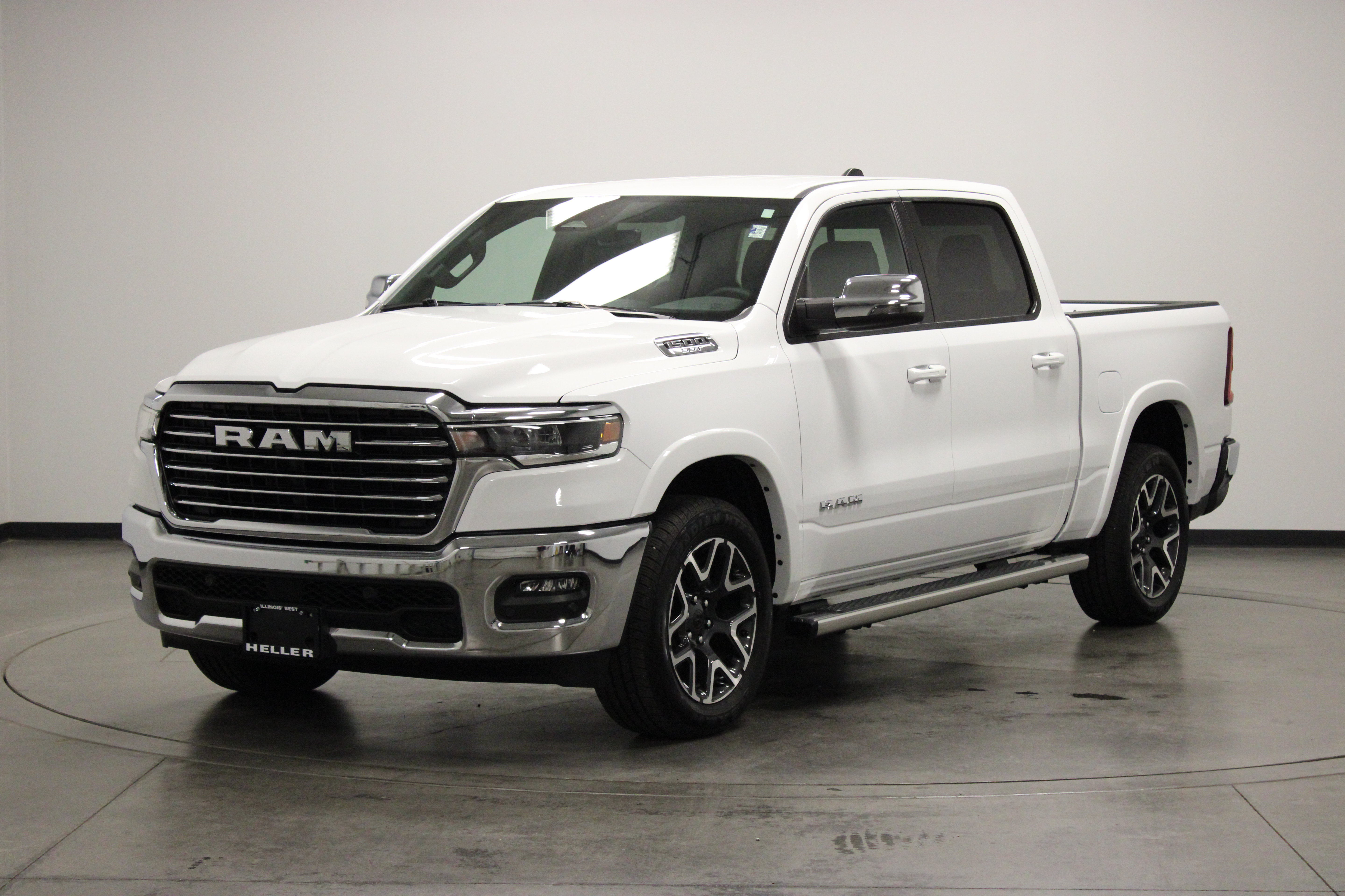 Used 2025 RAM 1500 Laramie AWD/4WD image 4