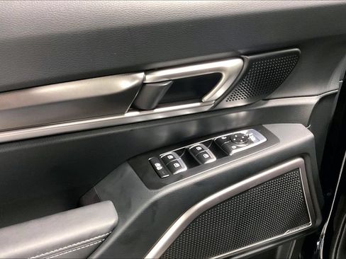 Used 2025 Kia Telluride LX FWD image 22