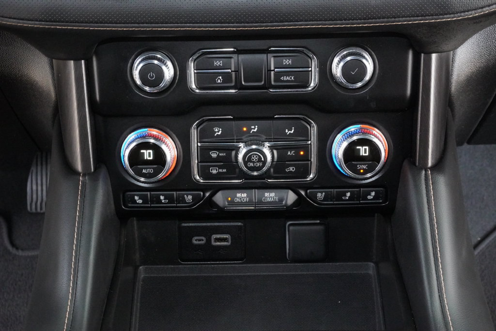 Used 2024 GMC Yukon AT4 w/ Technology Package AWD/4WD image 17
