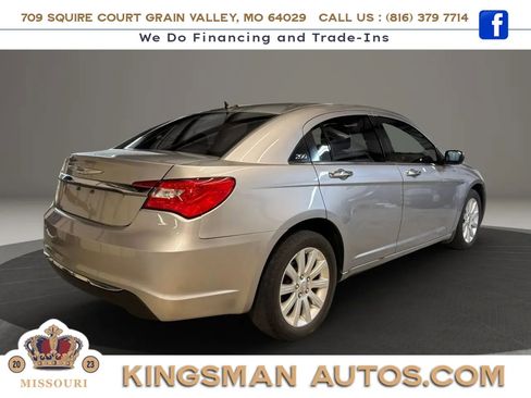 Used 2013 Chrysler 200 Limited FWD image 4