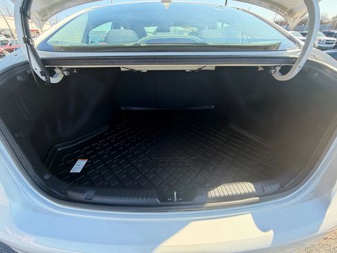 Used 2017 Kia Forte LX w/ LX Popular Package image 9