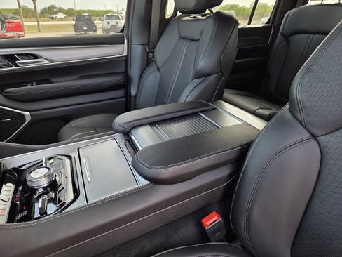 New 2026 Jeep Grand Wagoneer 4WD image 33