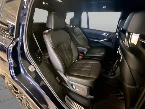 Certified 2024 BMW X7 xDrive40i w/ M Sport Package AWD/4WD image 18