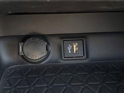 Used 2023 Toyota RAV4 XLE Premium image 28