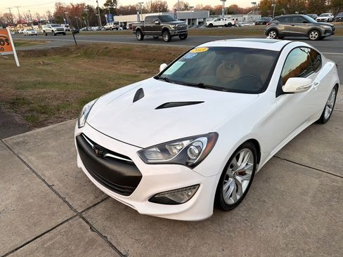 Used 2013 Hyundai Genesis 3.8 image 4