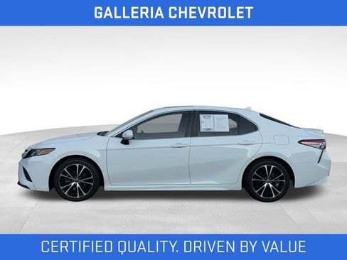 Used 2019 Toyota Camry SE w/ Convenience Package FWD image 4