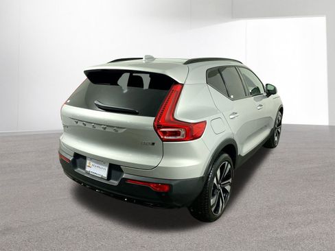 Used 2025 Volvo XC40 B5 Plus image 35